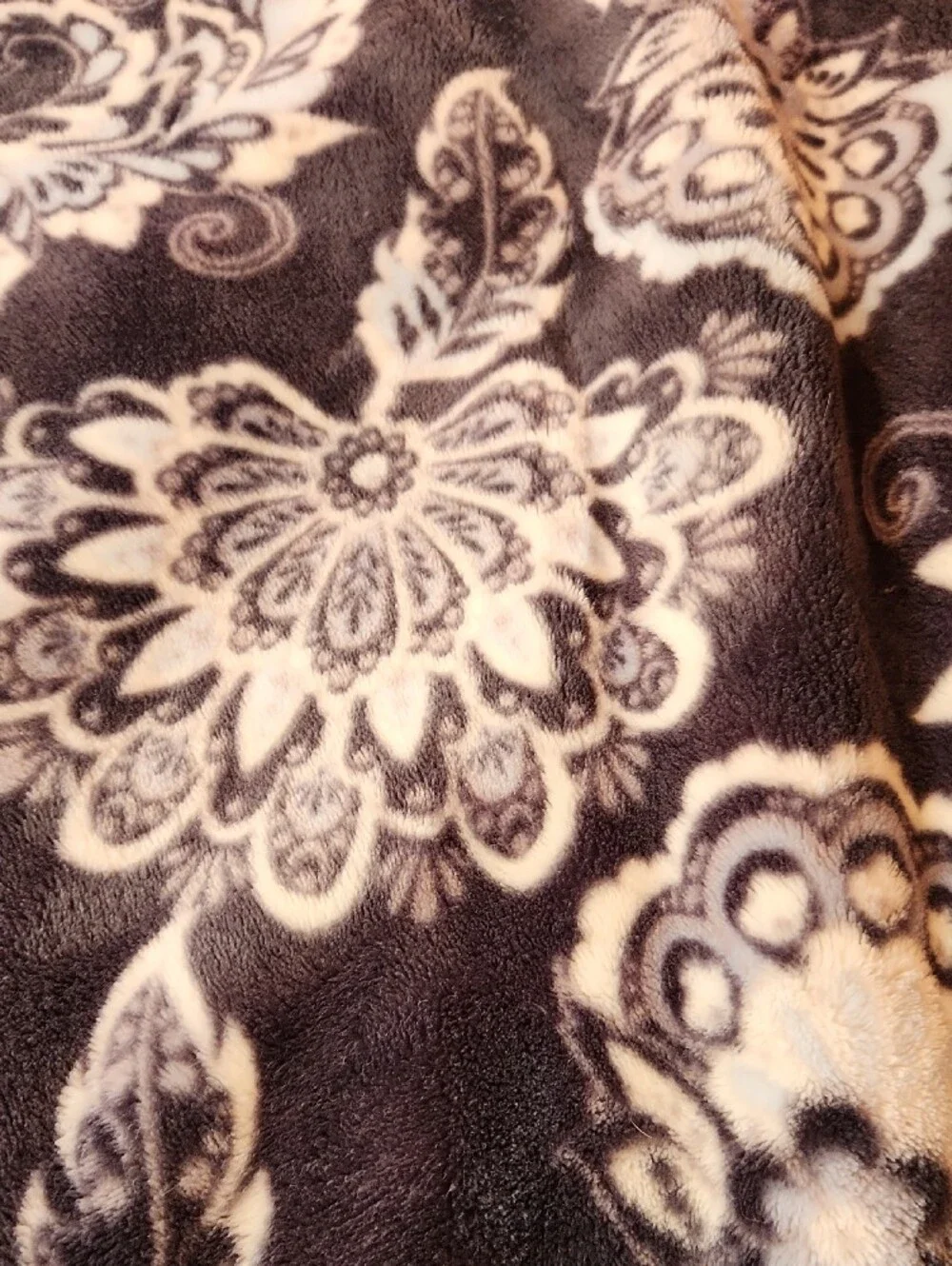 Heavyweight Fleece Gray Floral Plush Throw Blanket (Appx. 5'x6')
